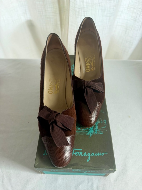 Salvatore Ferragamo Shoes - Vintage Salvatore Ferragamo Brown Suede & Leather Bow Pumps